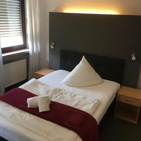 Hotel Kastanie Im Herzen Der Stadt Herzogenaurachs * הרצוגנאוראך