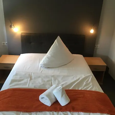 מלון Hotel Kastanie Im Herzen Der Stadt Herzogenaurachs הרצוגנאוראך
