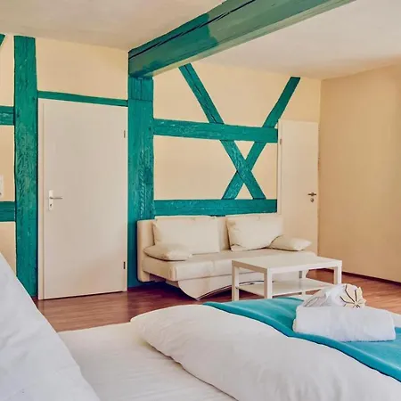מלון Hotel Kastanie Im Herzen Der Stadt Herzogenaurachs