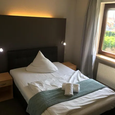 Hotel Kastanie Im Herzen Der Stadt Herzogenaurachs Szálloda