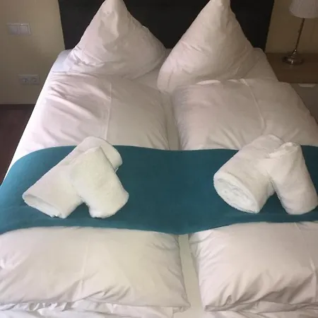 Hotel Kastanie Im Herzen Der Stadt Herzogenaurachs Szálloda